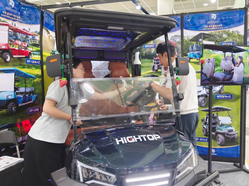 Hightop Wraps Up EV TREND KOREA 2026 Showcasing the MTGF-A2+2 Electric Golf Cart in Seoul 1 Visitors inspecting the Hightop MTGF-A2+2 golf cart at EV TREND KOREA 2026